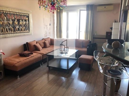 Luks, Bulevar Despota Stefana, 4.0