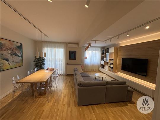 Luksuzan četvorosoban stan u centru – garaža u zgr