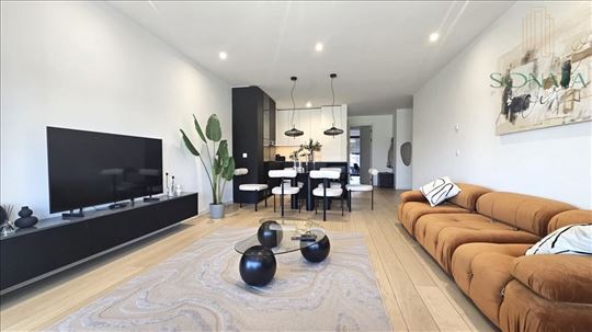 Luksuzan četvorosoban stan u K Districtu