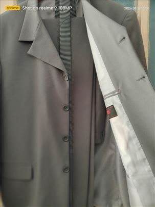 Odelo potpuno novo nikada nošeno vel M