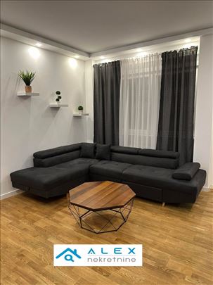 Odličan jednoiposoban stan u Petrovararadinu