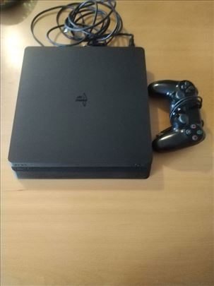 PlayStation 4 Slim + 7 igrica gratis