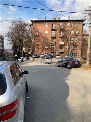 Stan kod Bogoslovije sa parkingom, 58 kvadrata
