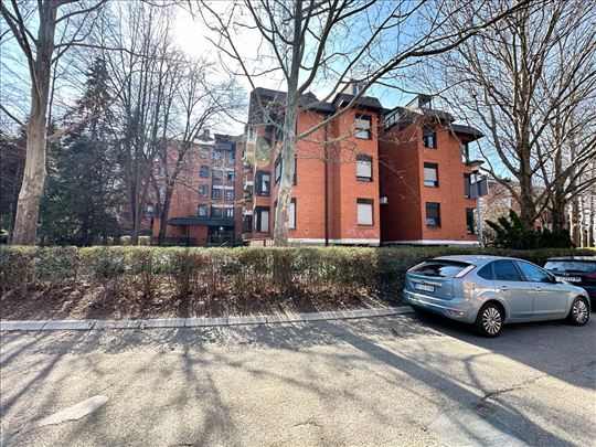 Trosoban, 85m2, uknjižen, može na kredit