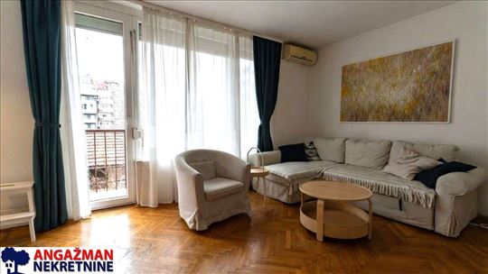 Vračar, na odličnoj lokaciji - 69kvm (64+5)