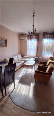 Zemun, Gardoš, salonska 200 na 3.2a kolski prilaz