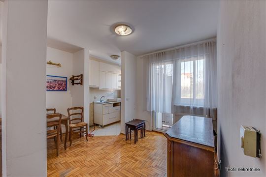 Zemun-Novi grad, 1.5, 32(T)+parking, useljiv