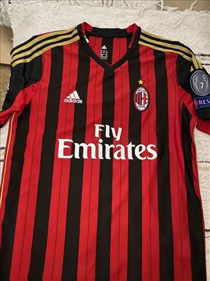 Dres Milana, 22 KAKA, sezona 13/14.