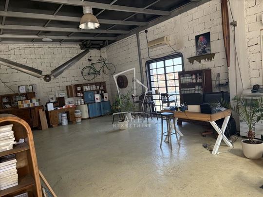 Hala u blizini Bulevara Kralja Aleksandra, 728m2 I