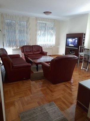 Južni bulevar, 80m2, trosoban, namešten, garaža