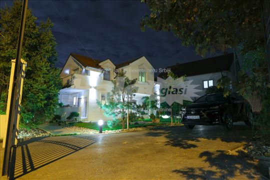Kompletno nameštena kuća, 150m2,Zvezdara