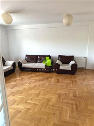 Lep trosoiposoban stan na atraktivnoj lokaciji na 