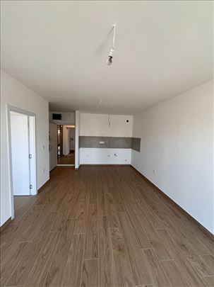 Nov prelep stan sa divnim pogledom na SC Olimp