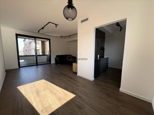 Nova zgrada, luksuzan stan kod Bulevara