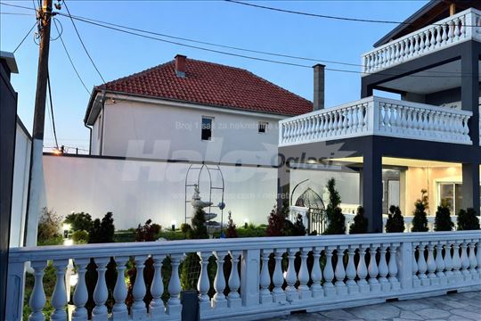 Palilula Borca 220m2 + 75m2 na 6.5 ari placa