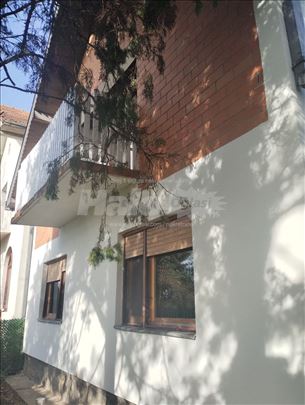 Prodaje se kuća u Opovu, na velikom placu