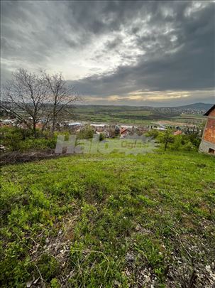 Prodajem plac 7a sa pogledom na Avalu