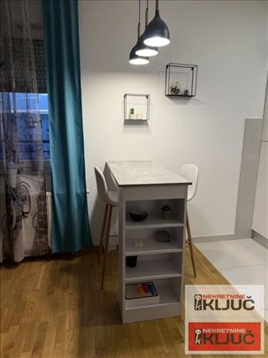 SOCIJALNO-modena garsonjera sa GaraŽnim Mestom