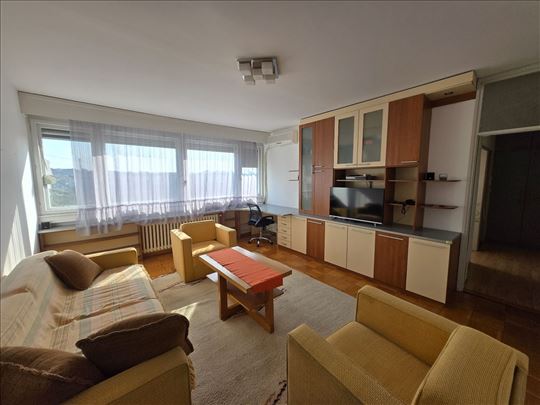 Šumice, odmah useljiv lep stan