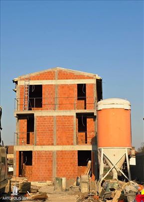 Surčin, novogradnja, prvi sprat, rok sept. 2026. g