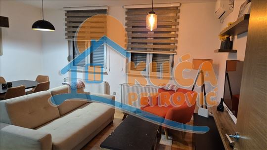 Izdaje se dvoiposoban stan kod Filozofskog fakulte