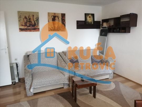 Izdaje se jednoiposoban stan u Mokranjčevoj ulici,