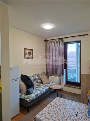 Izdajem kompletno namešten,sredjen stan u Žarkovu.