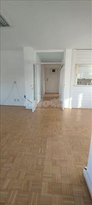 Odličan petosoban stan kod Arene