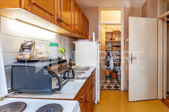 Park Sv.Save, dvoiposoban stan, IV sprat, lift, 