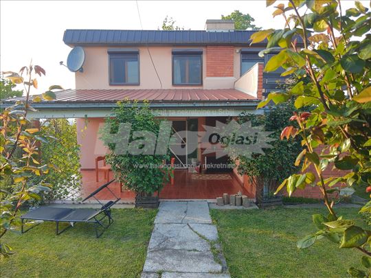 Prodajem vikendicu – planina CER