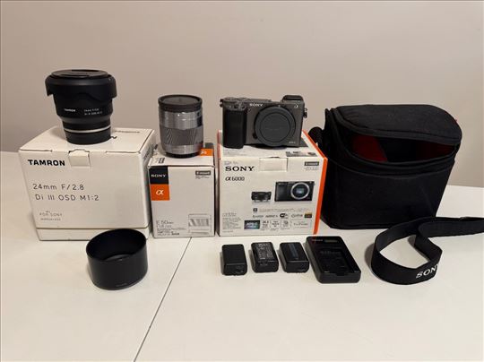 Sony a6000 + 2 objektiva i dodatna oprema