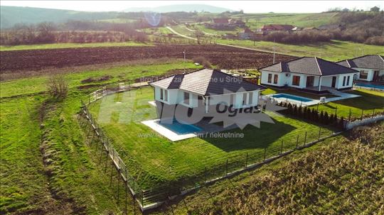 Kuća sa bazenom na Kosmaju - panoramski pogled