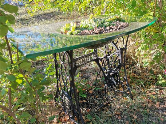 Žardinjera unikatna staklo gvožđe Singer