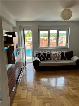 Četvorosoban stan, Čair, III sprat, 101 m2