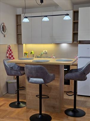 Kompletno namešten,  niski troškovi