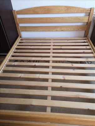 Krevet od punog drveta