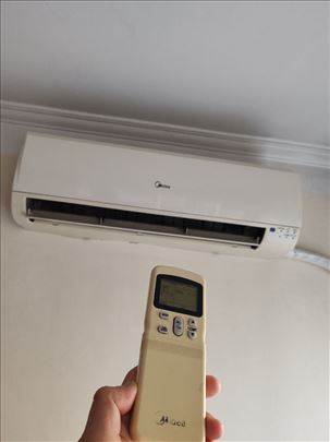 Midea 12 klima uređaj