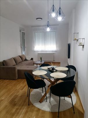 Nov dvosoban stan - Square Garden !