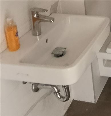 Prodajem lavabo Villeroy&Boch sa Unitas baterijom