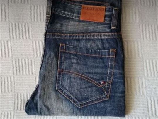 Tommy Hilfiger W33