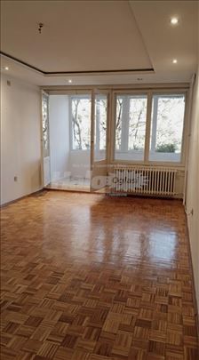 Blok 70 cetvorospratnice pored Save