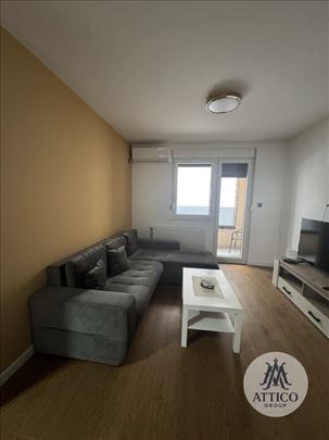 Hitna prodaja stana – odlična lokacija- Podbara