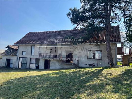 Kuća i okućnica na prodaju