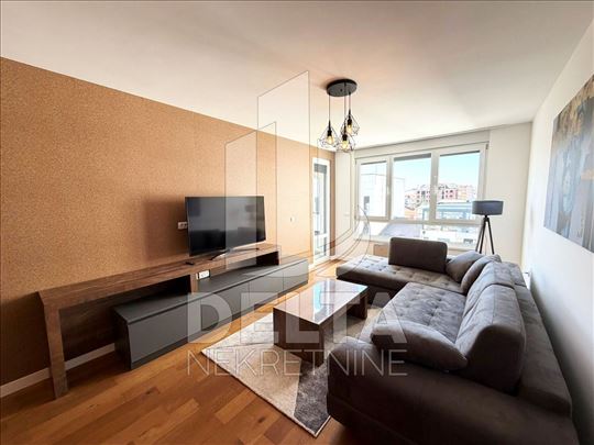 Luksuzan stan u novoj zgradi, sa parkingom 