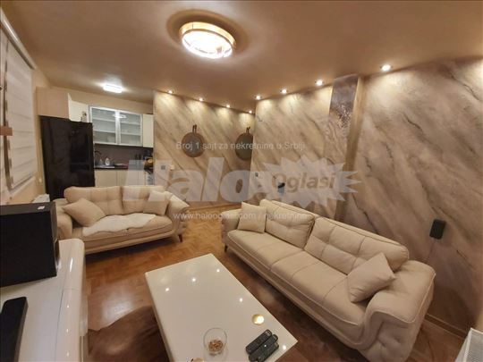 Luksuzan trosoban namesten stan 60m2