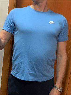 Nike majice broj M , S i XS nove