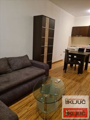 odlicna garsonjera na Adamovicevom naselju