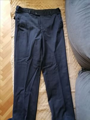 Pantalone na prodaju