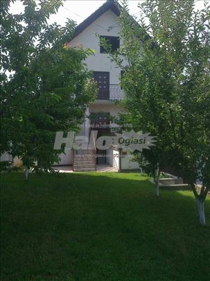 Prodajem kuću u Kaluđerici (300m²)