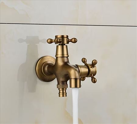 Retro zidna cesma slavina za kupatilo dvoriste nov